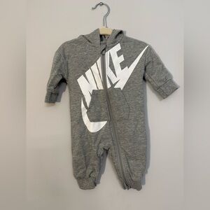 Nike Kids Heather Gray hooded Zip-Up Footie 3 month sporty